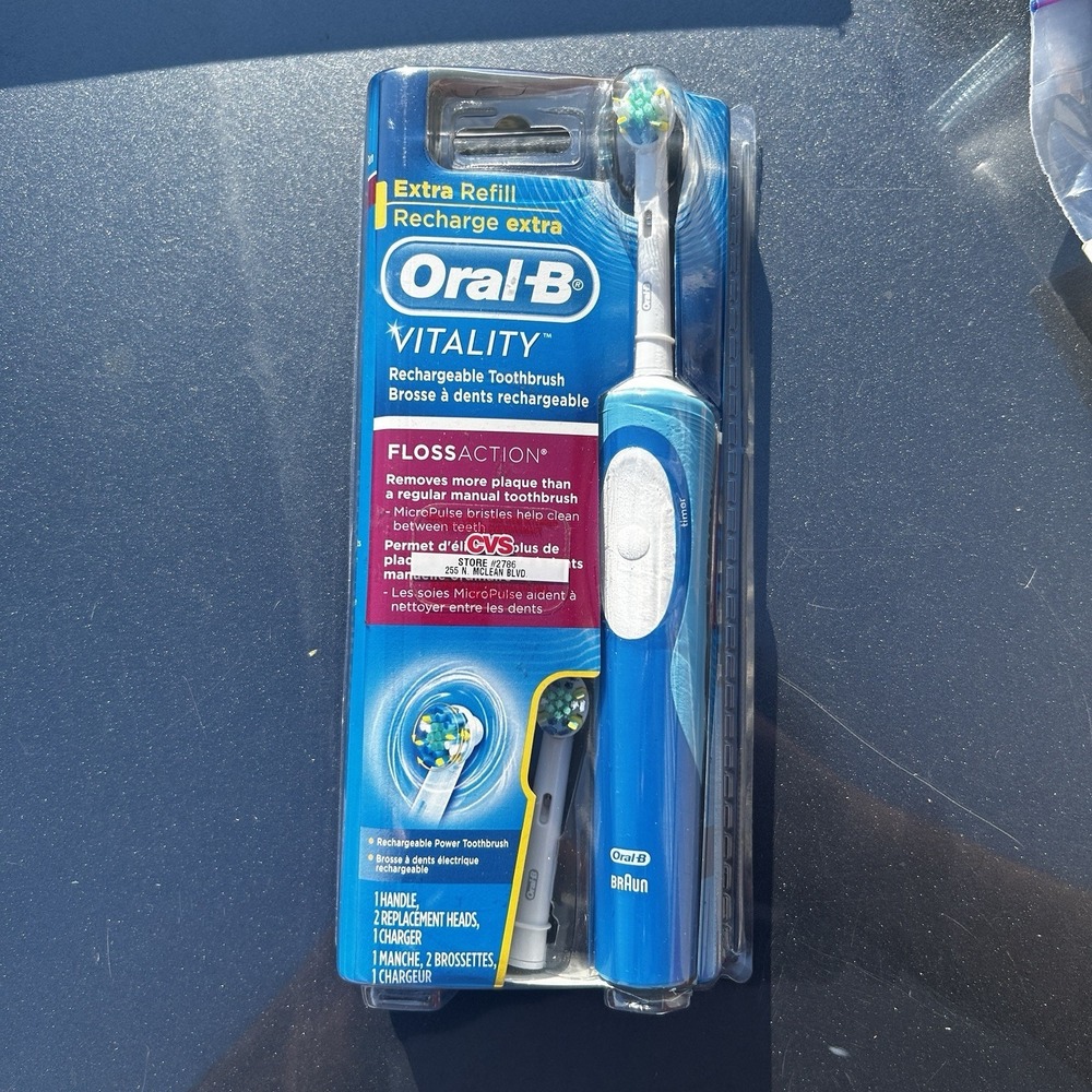 Oral B Vitality Floss Action Rechargeable Power Toothbrush 2 Brush Heads *New*